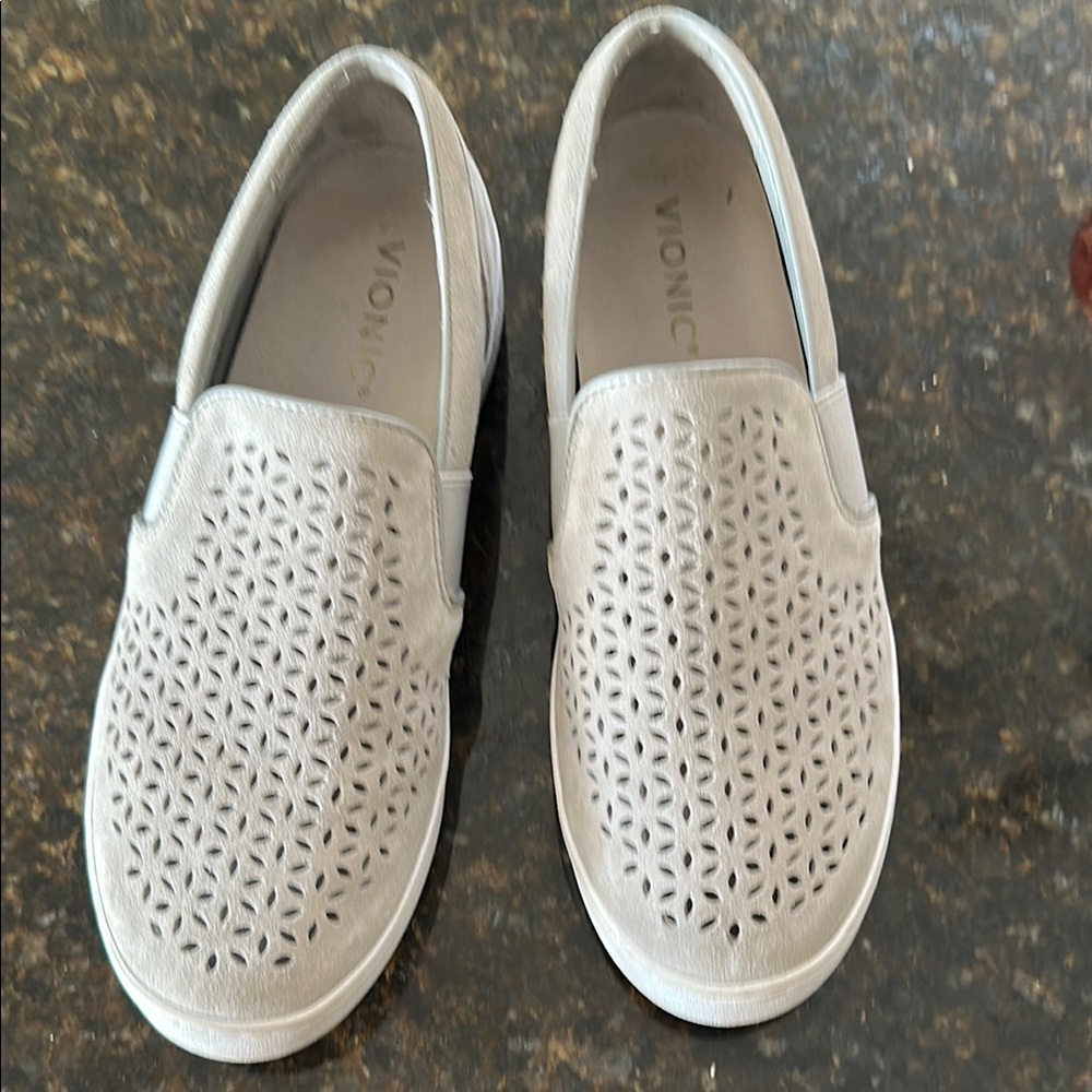 Vionic Kimmie Women's Gray Slip-On Sneakers